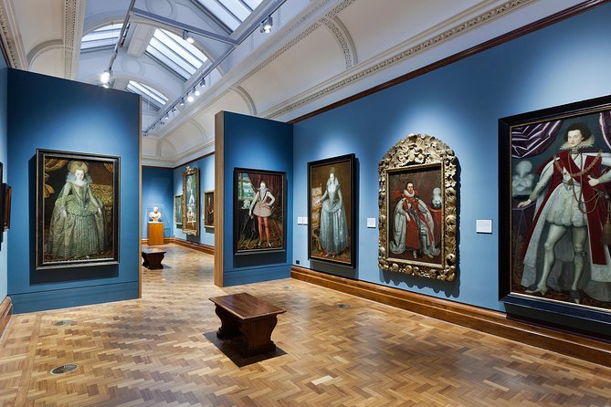 Private Tour : 3 Amazing London Art Galleries 1 tour 1 guide - Entering London Art at Trafalgar Square