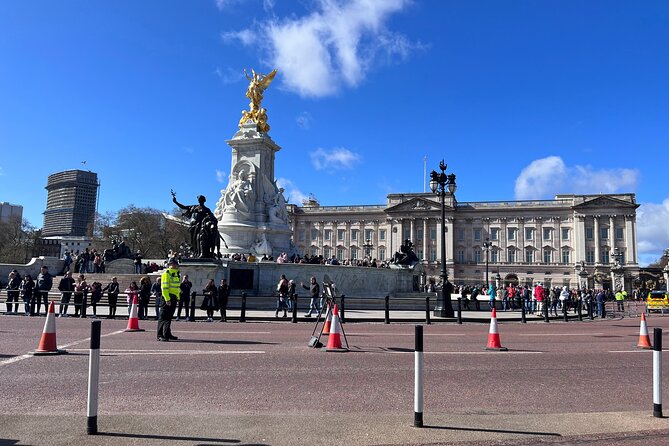 Private Tour: Best of London in a day! in Spanish. - Tower of London area, food market lunch pause, and what’s included