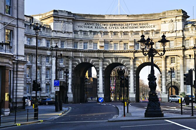 Private Tour: Black Taxi Tour of London - St. James’s Palace and Horse Guards Parade: short stops, strong payoff