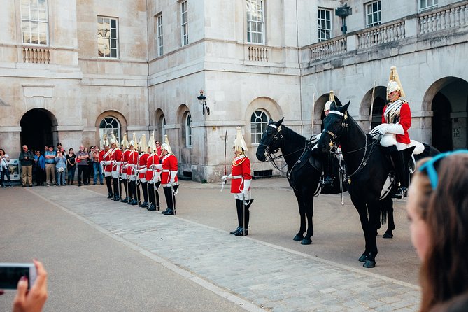 Private Tour, Entry to Westminster Abbey and London Highlights - Buckingham Palace From the Outside: What You Get and What You Don’t