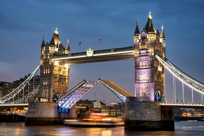 Private Tour London Highlights, entries Westminster Abbey, The Tower of London - Trafalgar Square and Whitehall: quick hits that set the tone