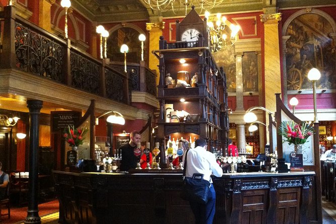Private Tour of London's Historic Pubs - Stop 1 on the Route: Fleet Street for Atmosphere and Context