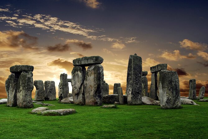 Private Tour of Stonehenge and Salisbury Cathedral - The Wheatsheaf lunch stop: good time for a real break