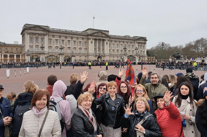 Private Tour of Westminster Abbey and Changing of the Guard - Trafalgar Square: the end point that feels like the center of London