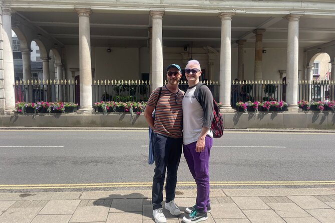 Private Tour of Windsor Town with Skip-the-Line Castle Tickets - Crooked House and the Two Brewers street, small sights with big personality