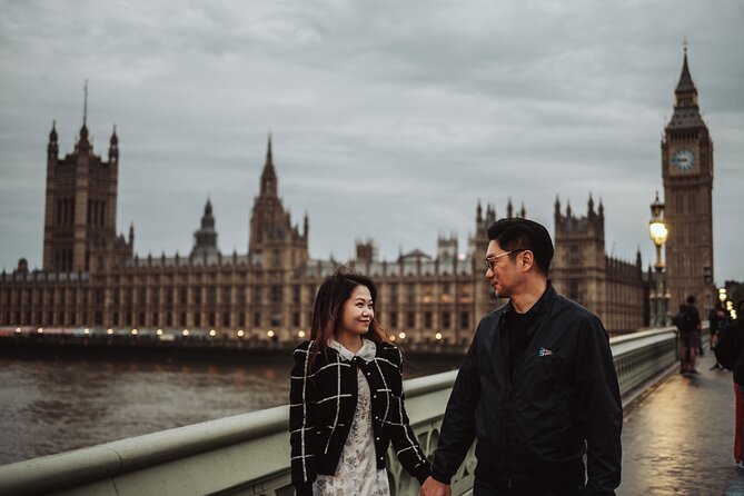Private Tour: Personal Travel Photographer Tour in London - London Eye: making the background feel intentional