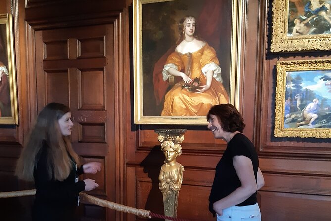 Private tour with an accredited expert guide Hampton Court Palace - Tudor State Apartments and the Great Hall, plus Abraham Tapestries and royal art