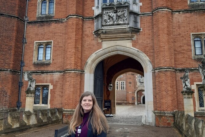 Private tour with an accredited expert guide Hampton Court Palace - Baroque Hampton Court built in 1689, Mary II and William III