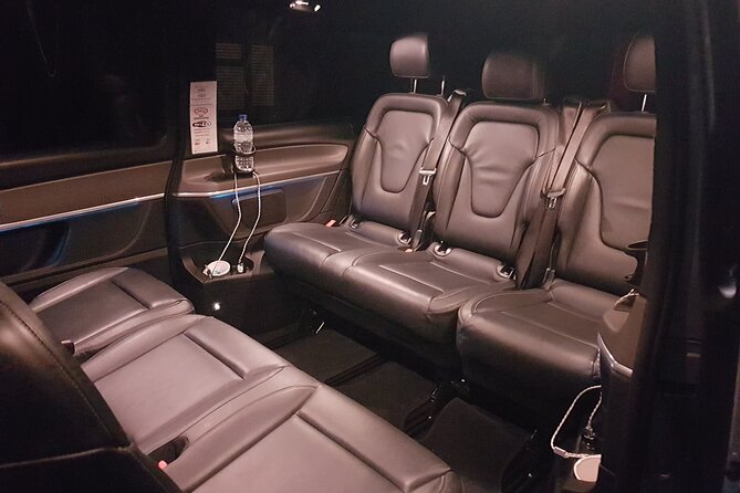 Private Transfer from London & All London Airports to Liverpool - Meeting your chauffeur in arrivals, without the airport scavenger hunt