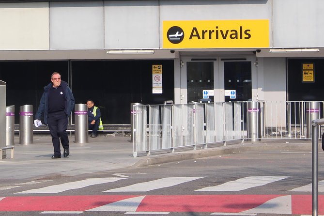 Private Transfer: Heathrow Airport to London Kings Cross or St Pancras Stations - Where your driver meets you at Heathrow, and what “meet-and-greet” means in practice