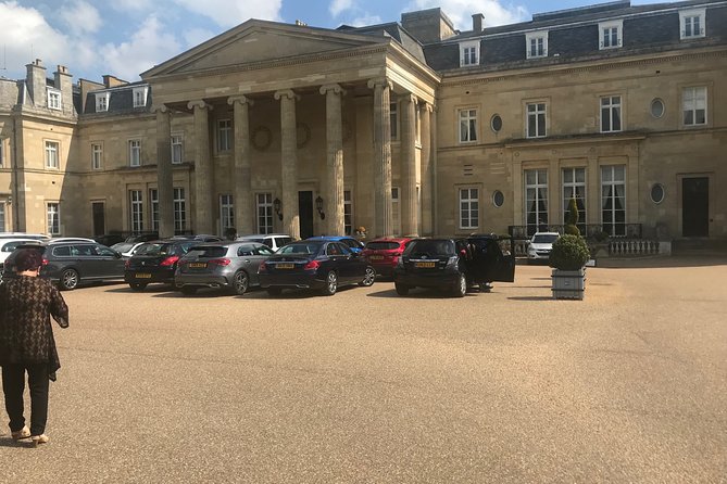 Private Transfers London Heathrow to Southampton Cruise Terminal via Stonehenge - The ride essentials: bottled water, Wi-Fi, and comfort for luggage