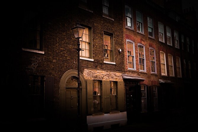 Private Walking Tour: Jack The Ripper and East End - Stop 5: Goulston Street graffito and the clue debate