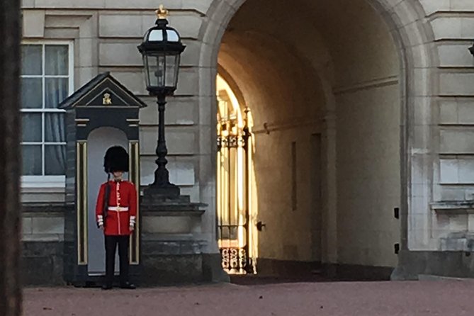 Private Walking Tour of Royal London with Changing of the Guard - Trafalgar Square to Admiralty Arch: Getting Oriented Fast