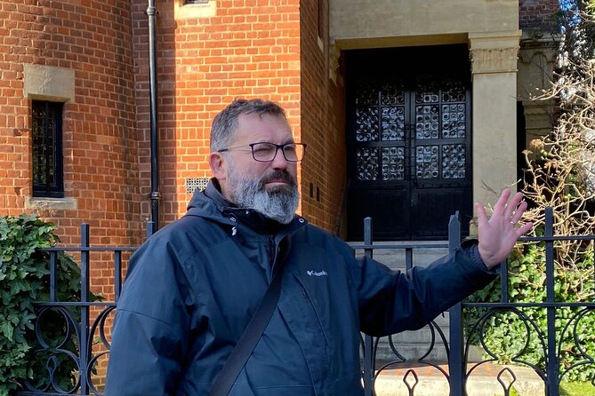Queen Highlights Walking Tour of London - Garden Lodge Queen Londra: seeing Freddie Mercury’s London home from the pavement