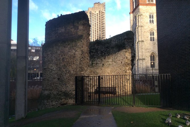 Roman London Private Walking Tour - The Gherkin area, the Unknown Roman Girl, and Aldgate’s buried gate