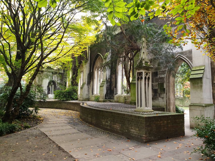 Roman Ruins to Blitz Bombings: London's Fiery History - The Great Fire Monument: learning how disasters shape a city