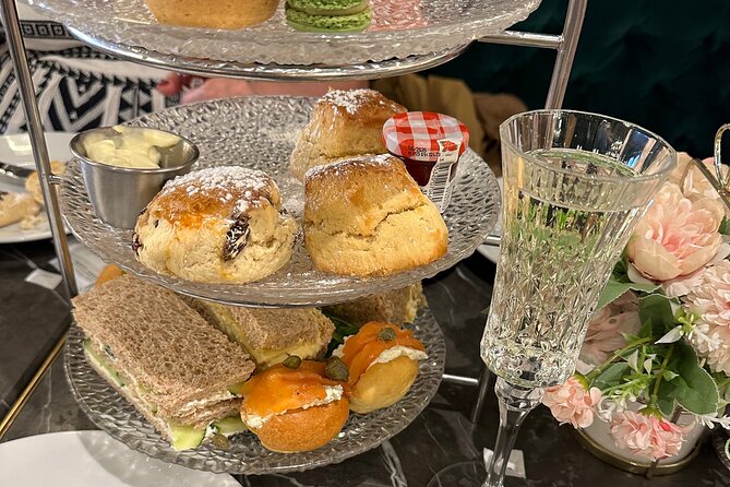 Royal English Walking Food Tour With London Food Tours - Buckingham Palace Through the Gates: Stories Plus Pomp
