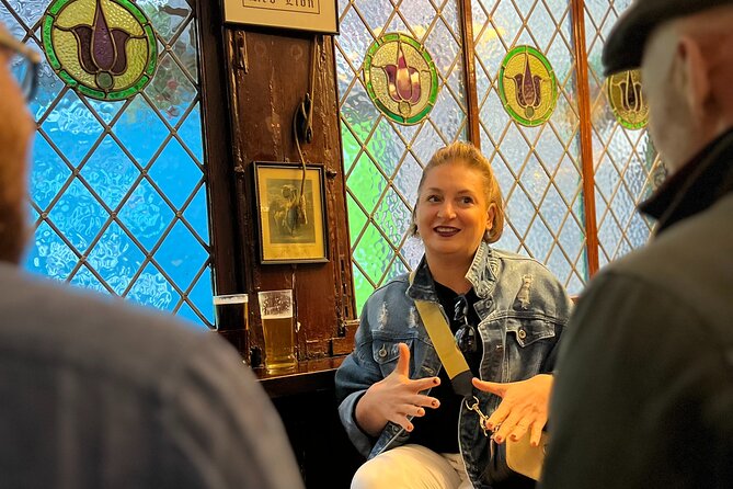 Royal Historic Pubs Walking Guided Tour in London - From Palace Streets to Pub Streets: How the Walk Becomes the Experience