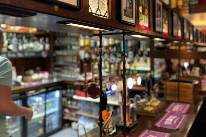 Royal Historic Pubs Walking Guided Tour in London - Small Group Limits, What That Means on the Ground
