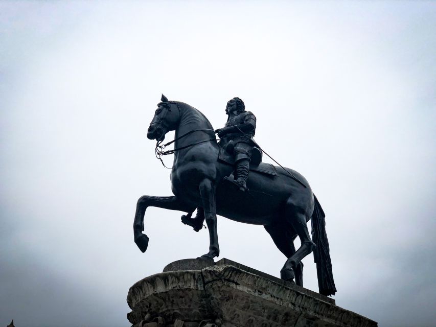 Royal London: from Saxons to Tudors & Stuarts Walking Tour - Following the Largest Royal Palace Site, Even When the Buildings Are Gone