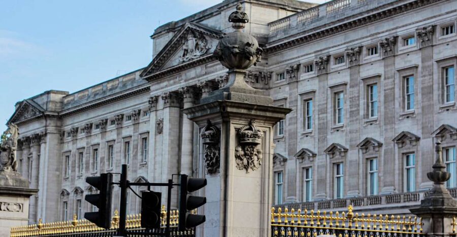 Royal London: from Tudors & Stuarts to Windsors Walking Tour - The coronation route, and why ceremonial London is so political