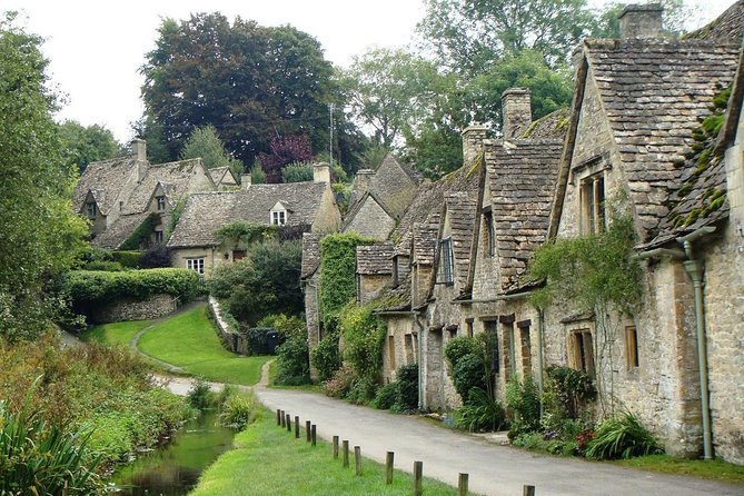 Royal Windsor Cotswold & Shakespeare Country in Executive Vehicle Private Tour - Stratford-upon-Avon: choosing your Shakespeare day in about 2 hours