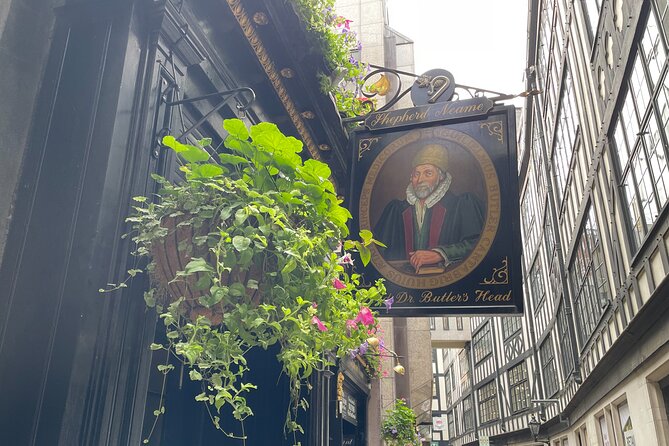 Scandalous Square Mile - Guided Walking Tour in City of London - Moorgate to Smithfield, with an easy geography
