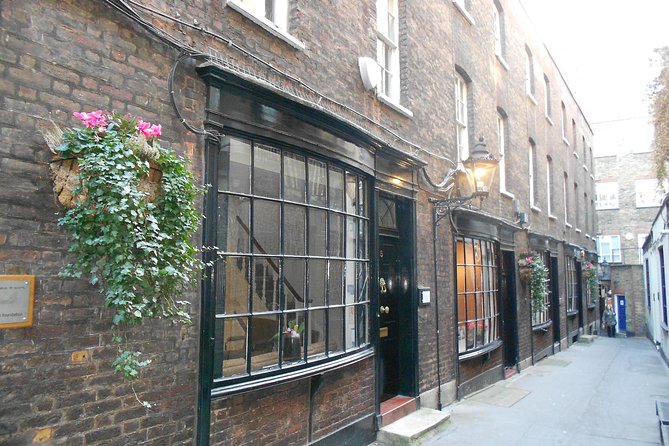 Secret Walking Tour of Central London - Pace and Physical Comfort: Moderate Walking, Smart Shoes
