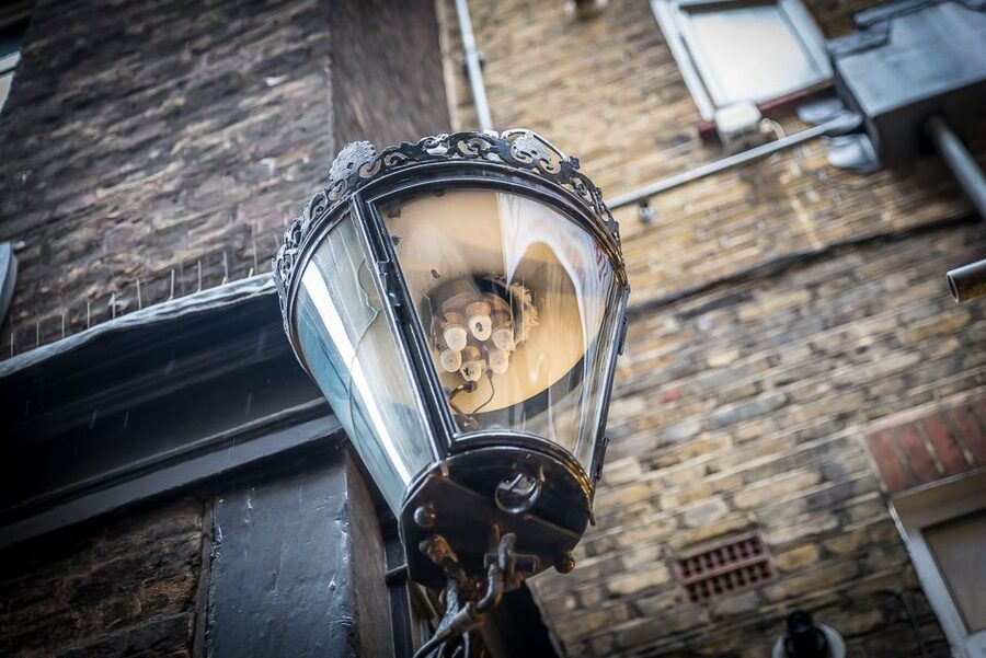 Secrets of London Walking Tour - London superstition: the most superstitious hotel and a king’s ceremony