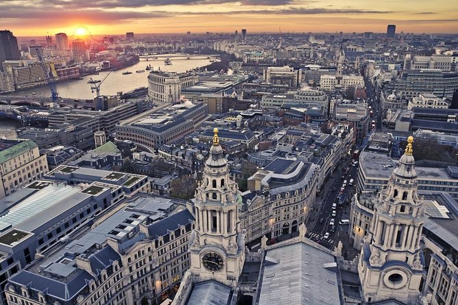 See More Taxi Tours: City Sights from Above and Below - Stop 1 at the Thames River: views from the cab roof, not from a crowd