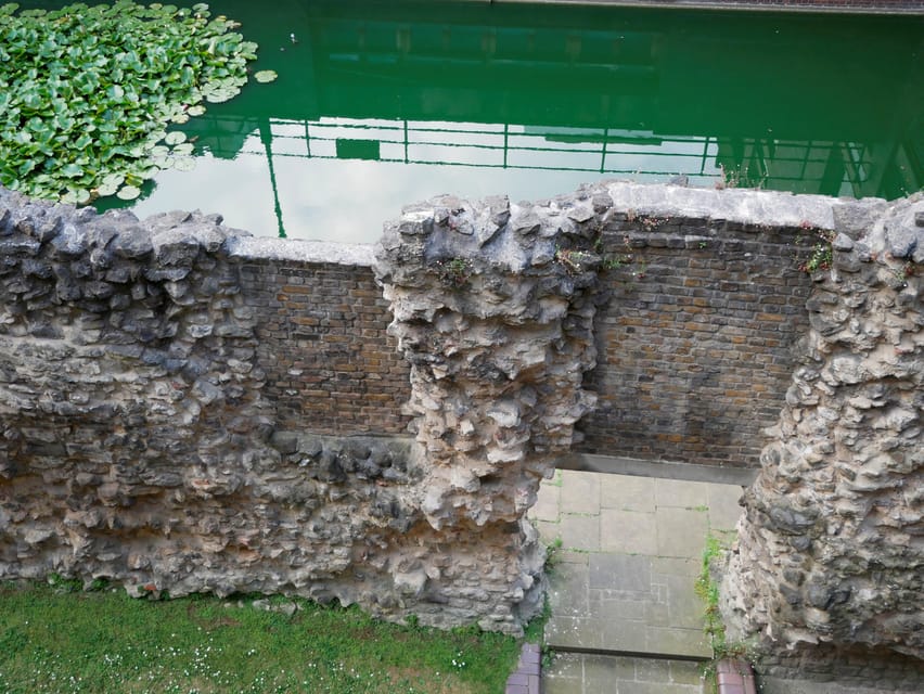 Shakespeare's London: Walking Tour - Elizabethan snacks, rest breaks, and those playful period touches