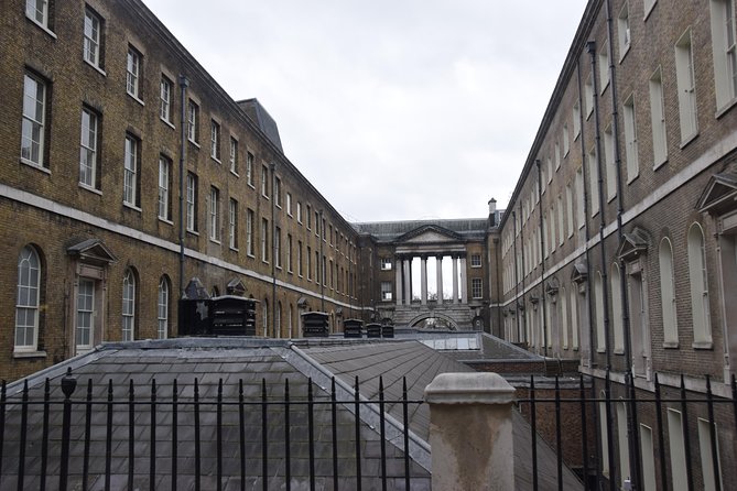 Sherlock Holmes Walking Tour in London - Mobile tickets, getting in, and simple logistics