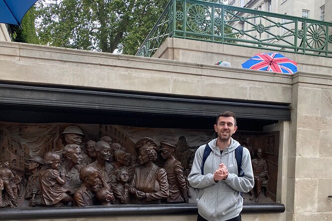 Sightseeing tour of London - in clear, slow English - Buckingham Palace: Royal Questions, Changing of the Guard Photos, and the 1982 Break-In