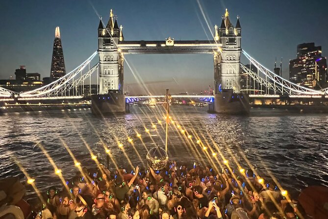 Silent Disco London Thames Boat Party - Bar on board, drink choices, and the spending value of about $35
