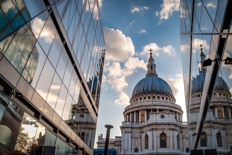 Skip-the-Line St Paul’s Cathedral Private Tour in London - Meet your licensed guide, then get moving fast