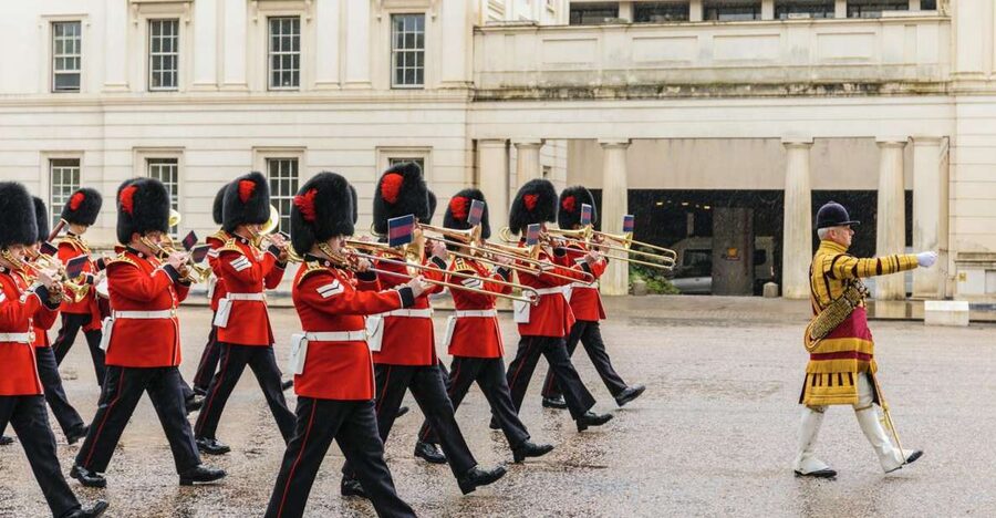 Skip the line Westminster Abbey & Guard Change Ceremonies - Westminster Abbey with skip-the-line tickets, plus the sights that usually get missed