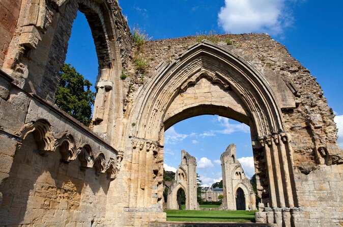 Small-Group Day Trip to Stonehenge, Glastonbury, and Avebury from London - The van ride, the meeting point, and why the day stays organized