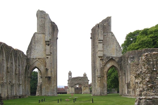 Small-Group Day Trip to Stonehenge, Glastonbury, and Avebury from London - Lunch in Glastonbury and managing the clock you cannot see