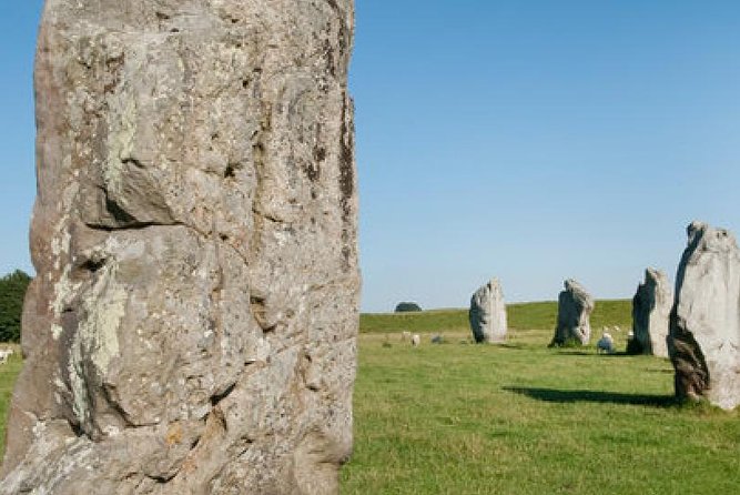 Small-Group to Bath, Lacock, Avebury and Stonehenge from London - The drive between sites: Roman roads, chalk highlights, and pub-country moments