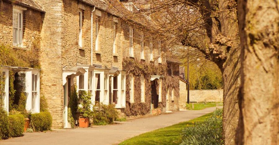 Southampton: London via the Cotswolds, Oxford and Pub Lunch - Southampton to Bibury: walking into Arlington Row in the Cotswolds