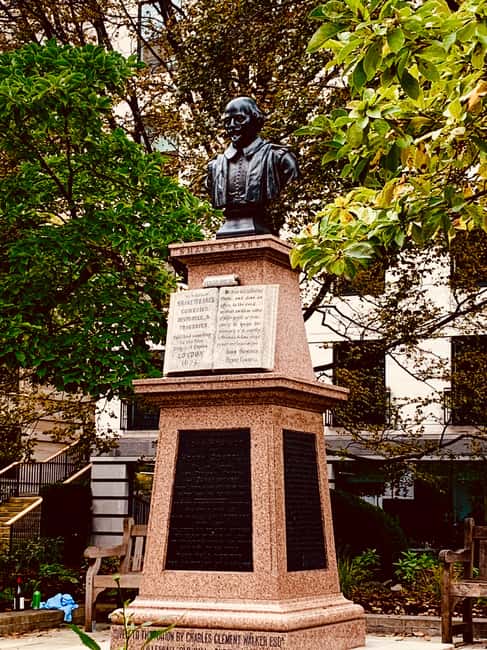 Southwark to Shoreditch Shakespeare Promenade - Old City landmarks: St Paul’s, Guildhall, and London Wall as plot points