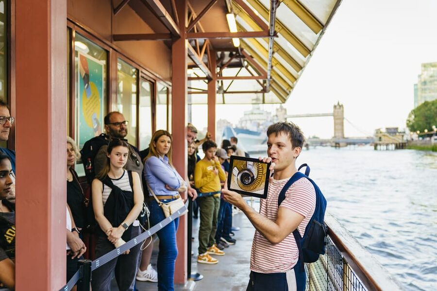 Spanish Language : Original Harry Potter Walking Tour - Shakespeare’s Globe and Daniel Radcliffe’s School, Two Story Worlds in One Walk