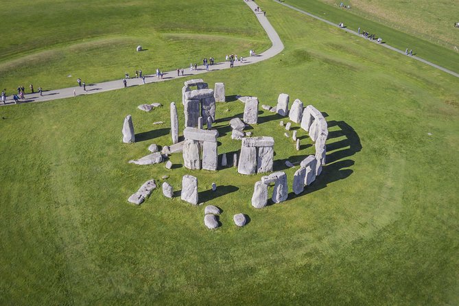 Stonehenge and Bath Day Guided Tour from London - Bath First, Then Stonehenge: the flow of the day