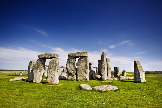 Stonehenge and Bath Day Guided Tour from London - Stonehenge with a guide: what 1.5 hours can teach you