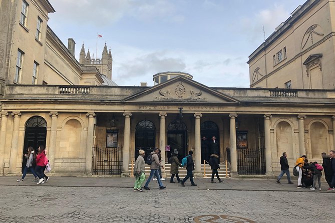 Stonehenge and Bath Private Car with Driver Guide - Door-to-door private car pickup in central London (starts at 8:00 am)