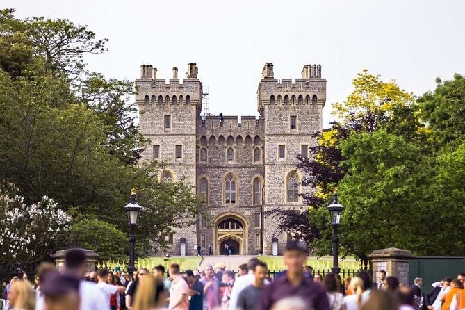 Stonehenge and Windsor Castle Tour from London With Entry Tickets - Group size and the coach experience: what to expect