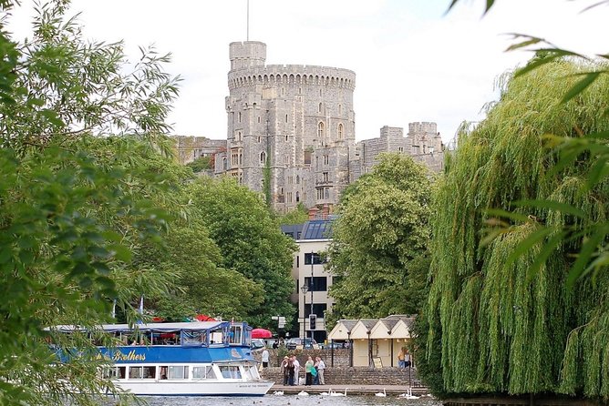 Stonehenge Inner Circle Access Day Trip from London Including Windsor - The drive break and how to handle meals without stress