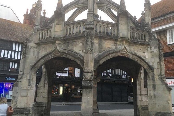 Stonehenge & Salisbury Cathedral: Private Day Trip from London - Amesbury panoramic drive time and short presentation stops