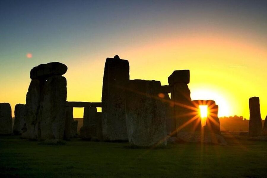 Stonehenge Special Access - Evening Tour from London - Stonehenge Special Access: walking in the inner circle for up to an hour