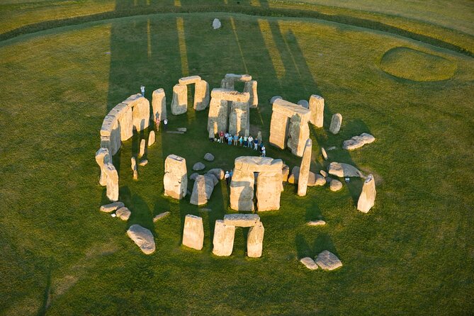 Stonehenge Special Access Guided Evening Tour from London - Stop 1: Avebury Stone Circle and time to breathe